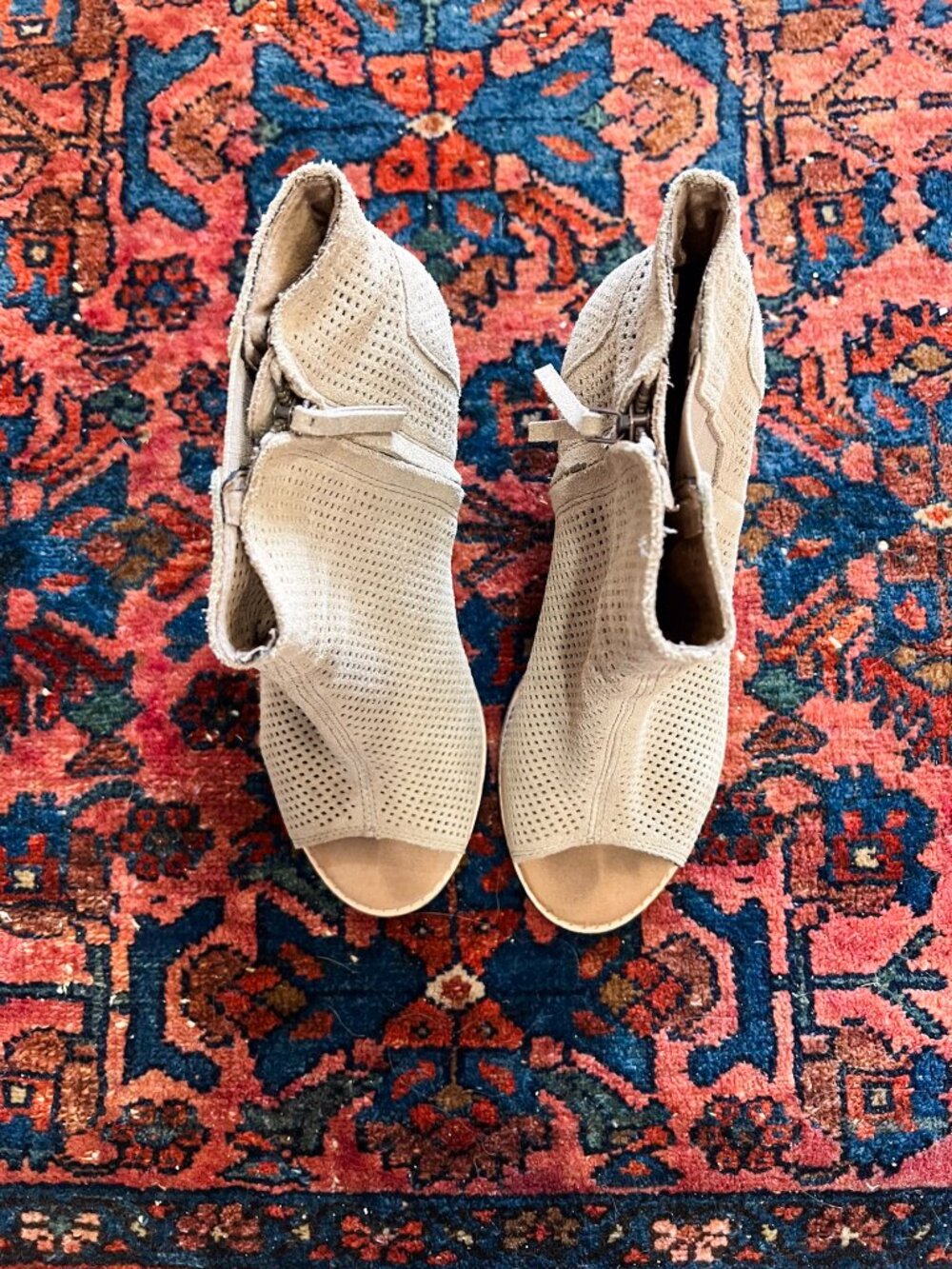 TOMS Perforated Peep Toe Bootie Heels Tan Suede Size 9 - Picture 4 of 6